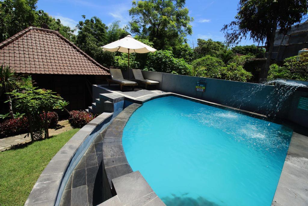 Lembah Bhucarya Hotel Nusa Lembongan  Exterior photo